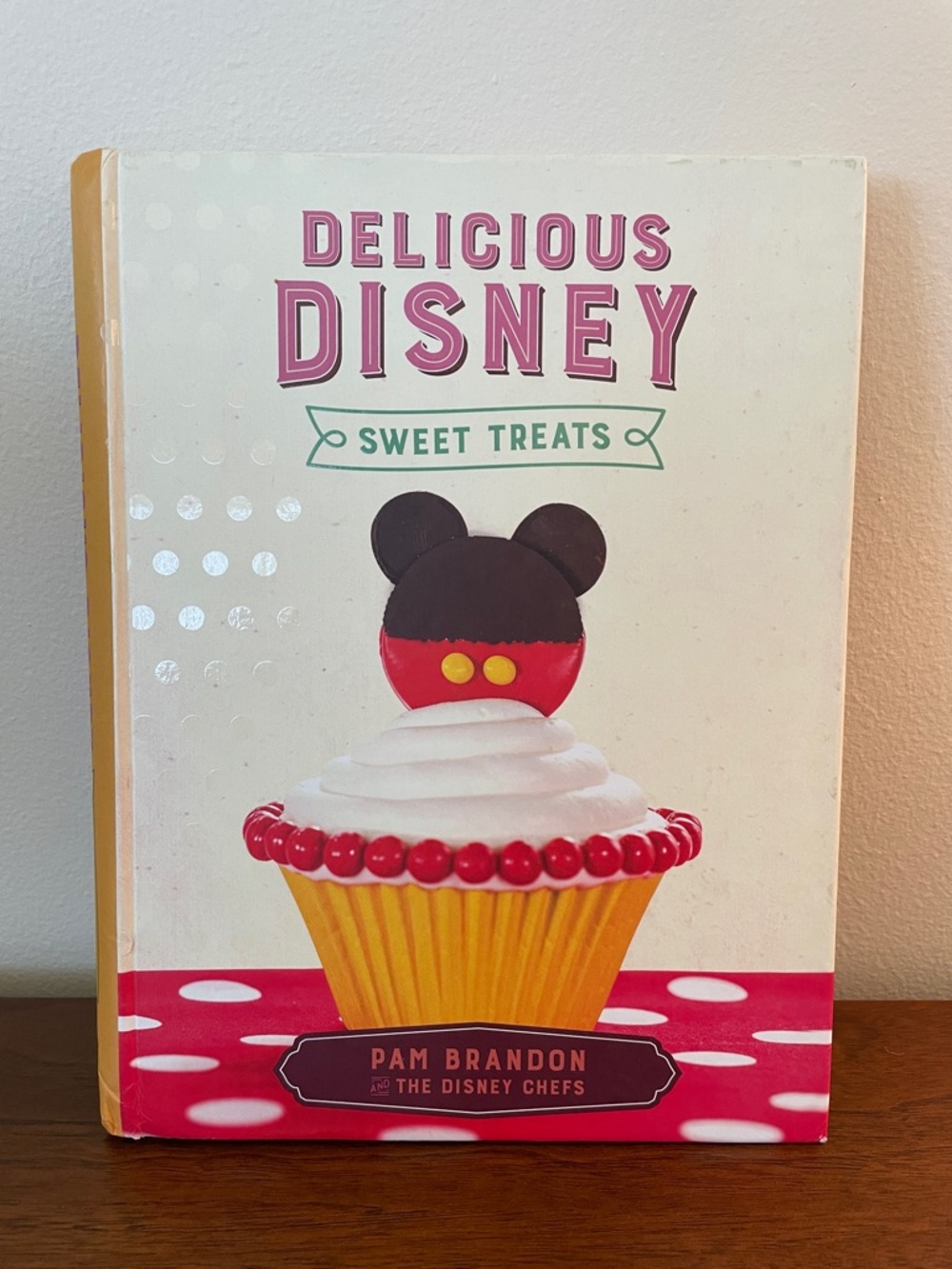 Disney Delicious Disney Sweet Treats Cookbook - Cakes, Breads, Drinks